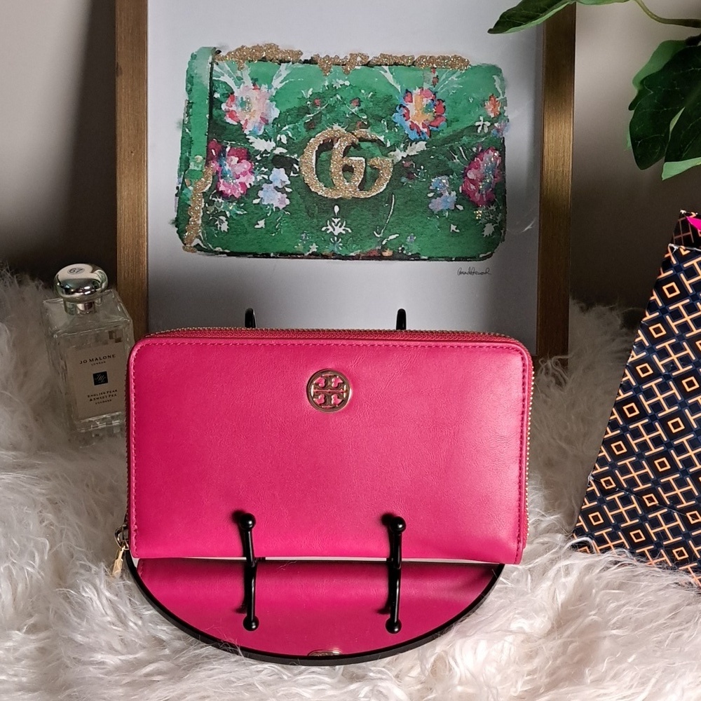 Tory Burch NWOTs Small Logo Zip Continental Wallet
